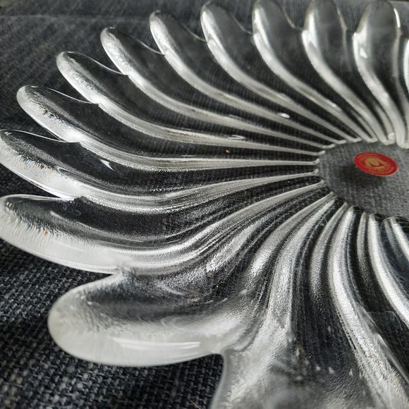 Vintage Waltherglas collection Germany Frosted Glass Petal Serving Dish - Picture 3 of 4